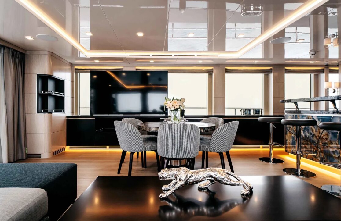 An image of Heeus yacht