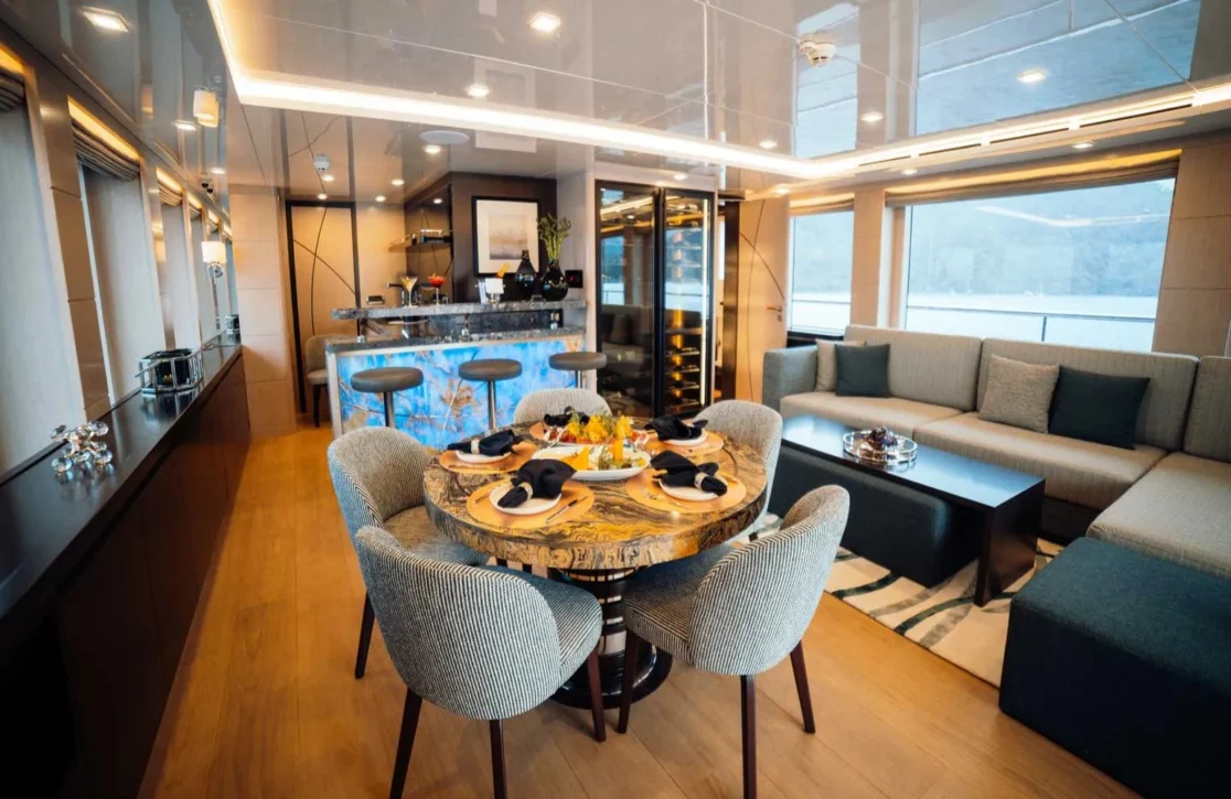 An image of Heeus yacht