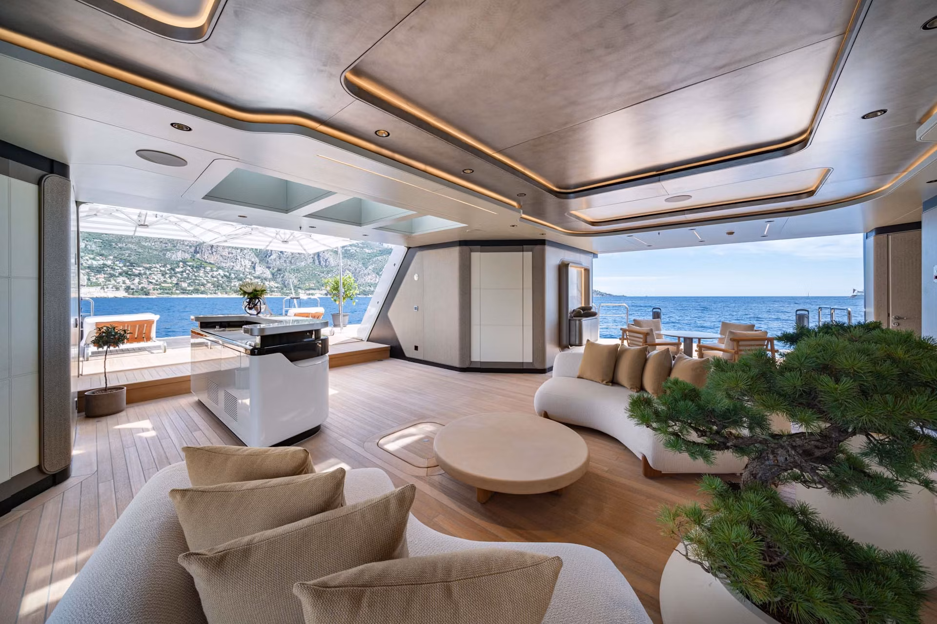An image of Malia yacht
