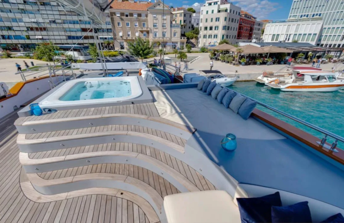 An image of Life Is Good yacht