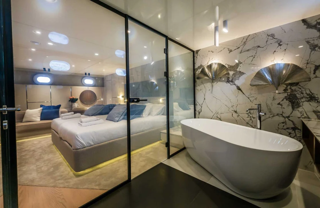 An image of Clase Azul yacht