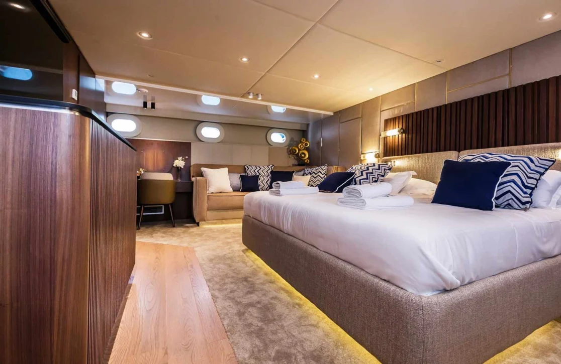An image of Clase Azul yacht