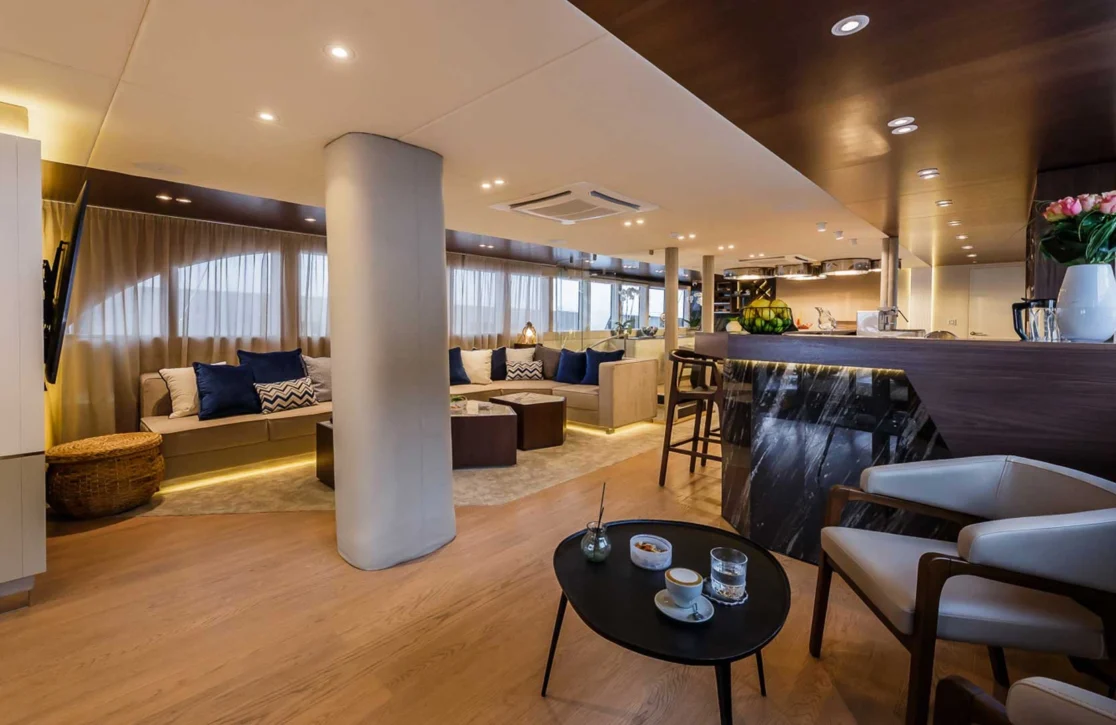 An image of Clase Azul yacht