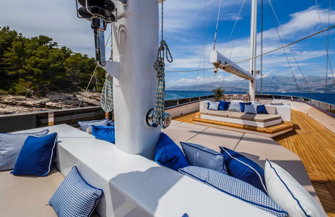 An image of Clase Azul yacht