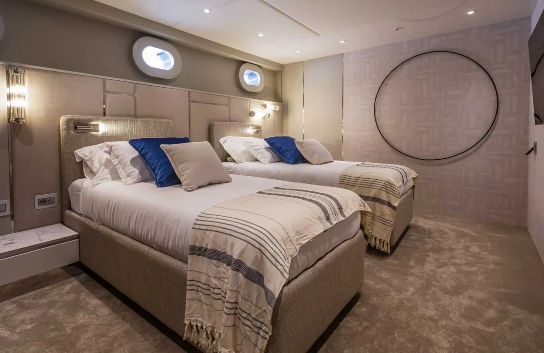 An image of Clase Azul yacht