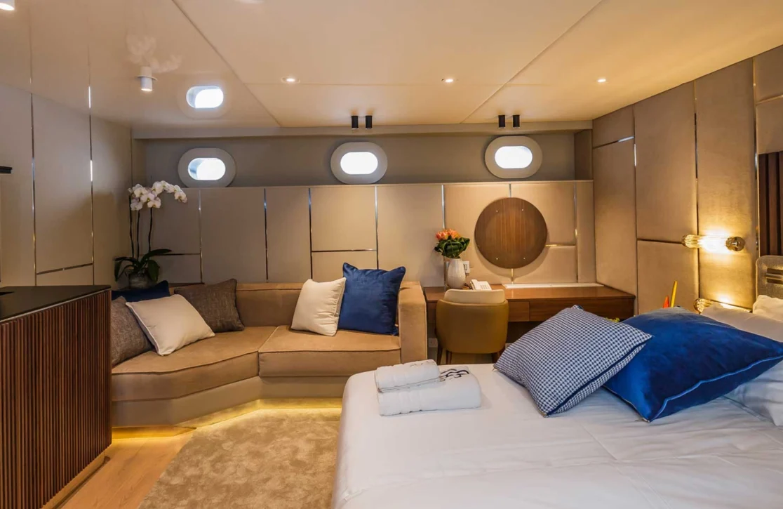 An image of Clase Azul yacht