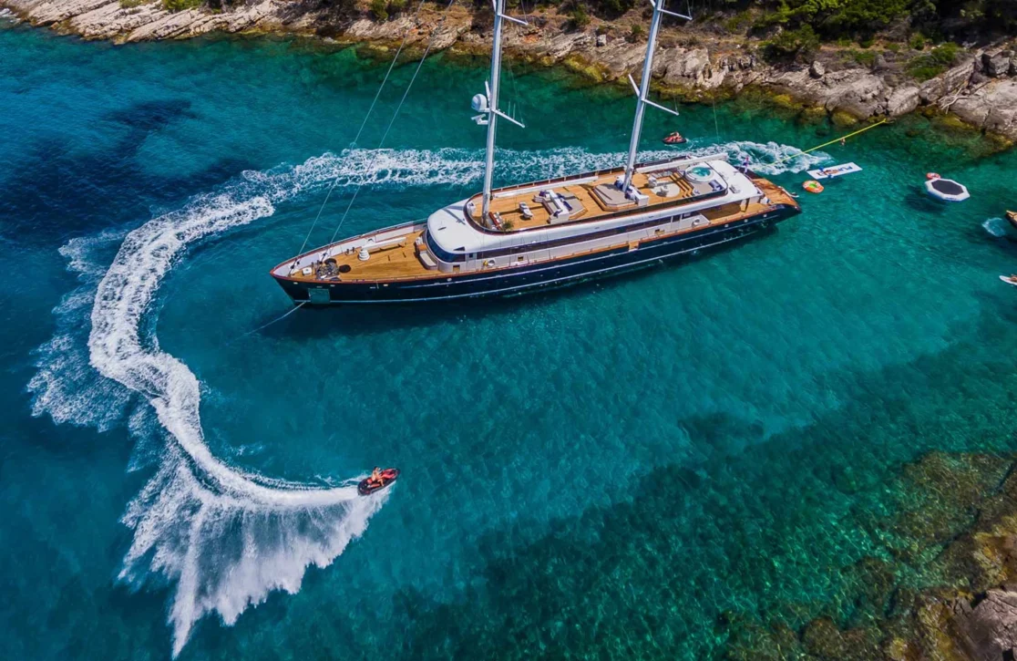 An image of Clase Azul yacht