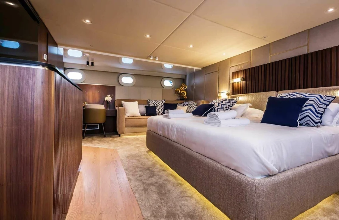 An image of Clase Azul yacht