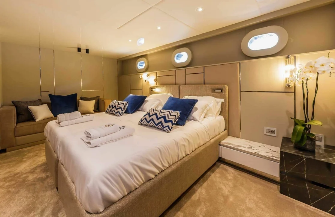 An image of Clase Azul yacht