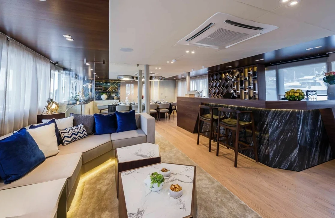 An image of Clase Azul yacht