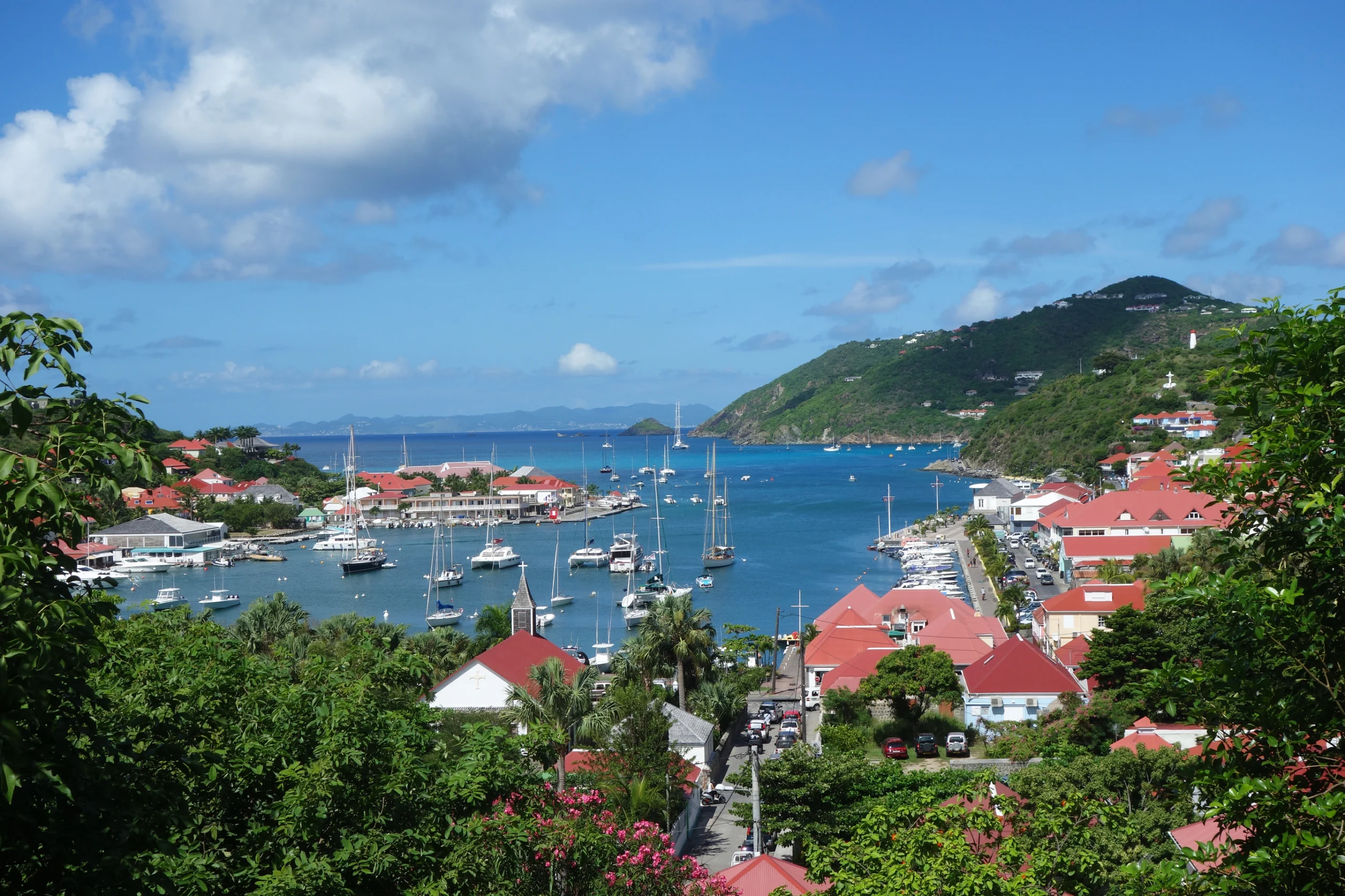Caribbean Cruising: The Top 8 Islands for a Yacht Vacation 