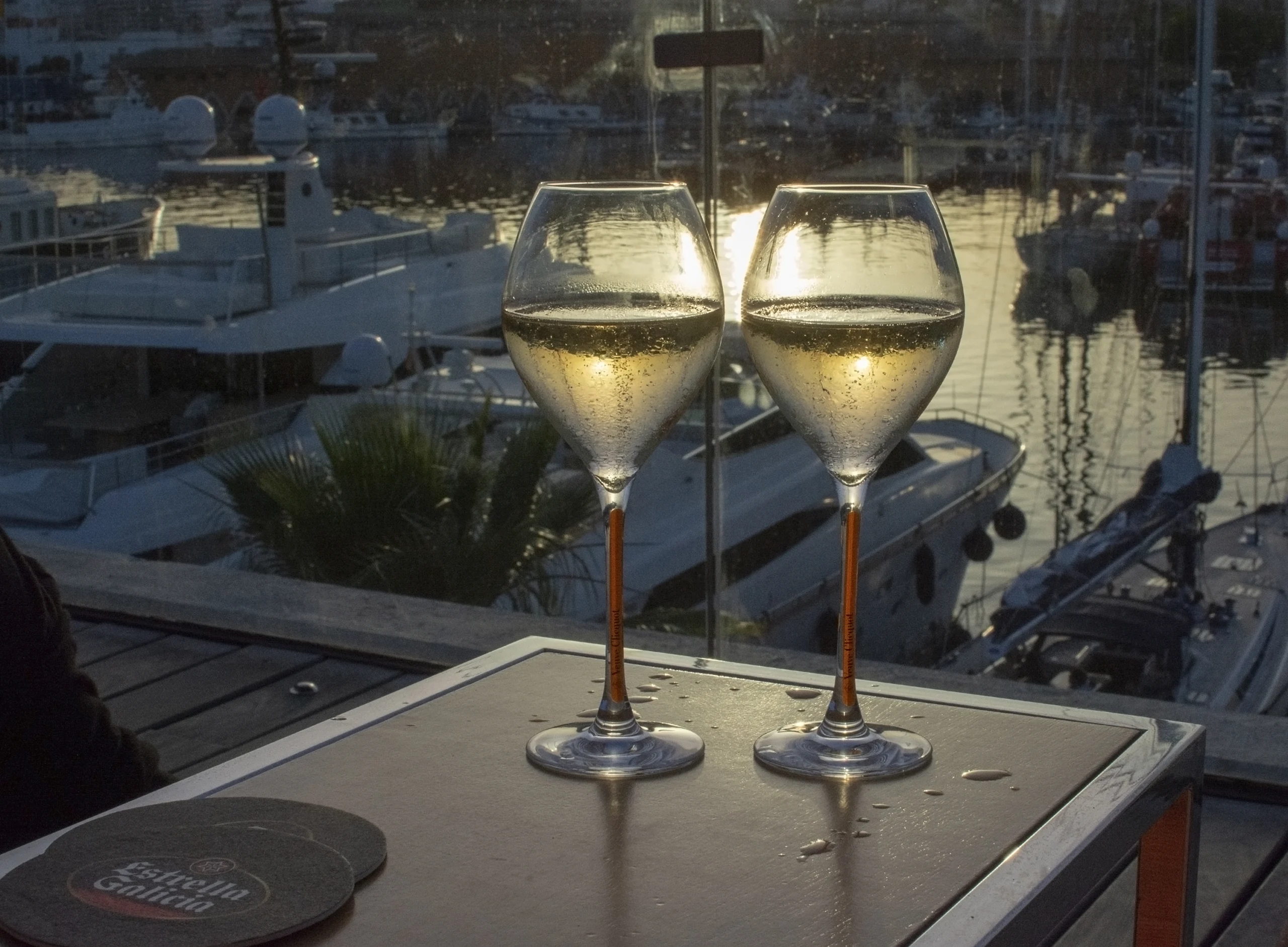 Two champagne flute glasses sunset.