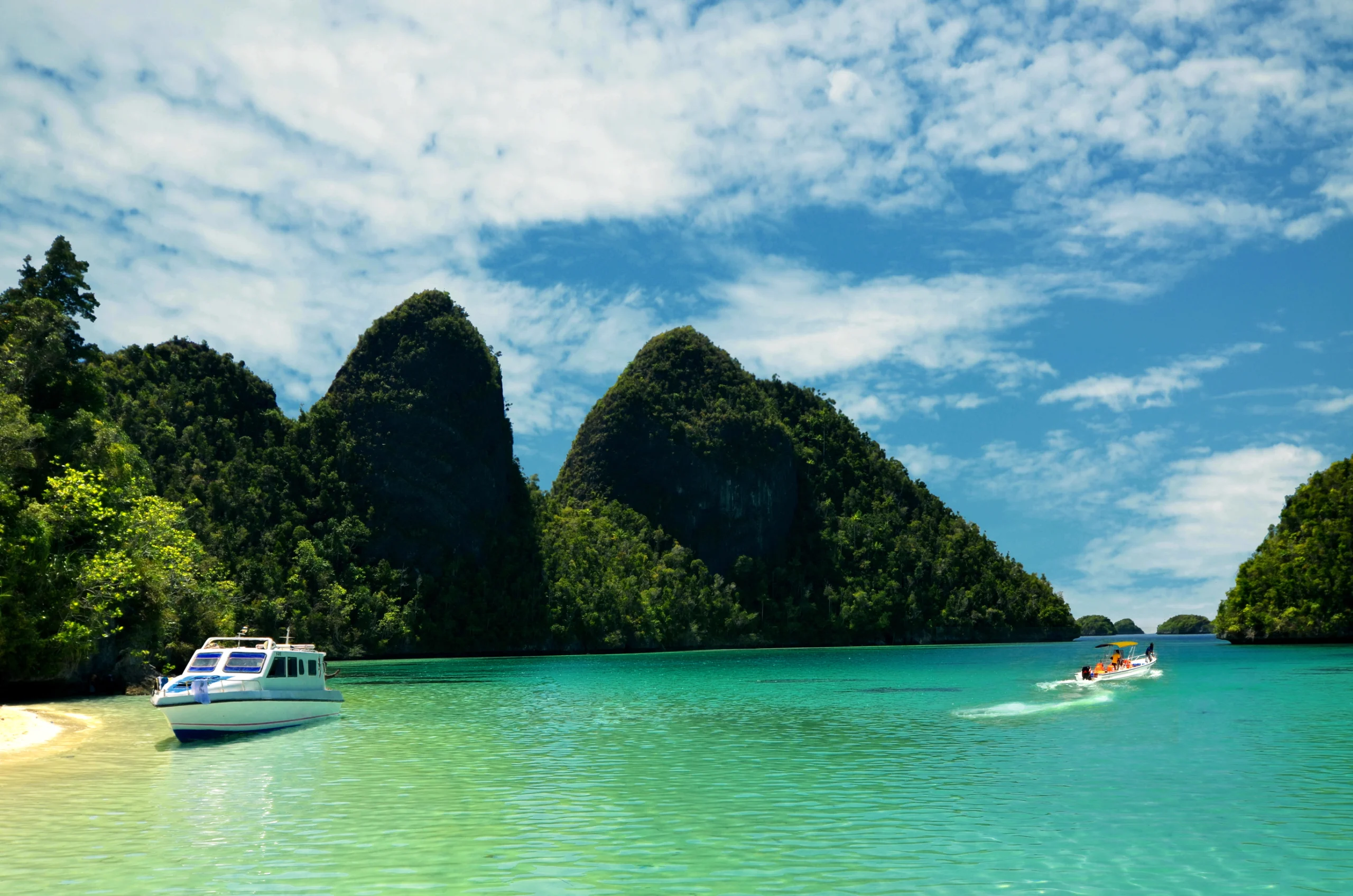 Below the Surface: The World’s Best Diving Destinations by Yacht