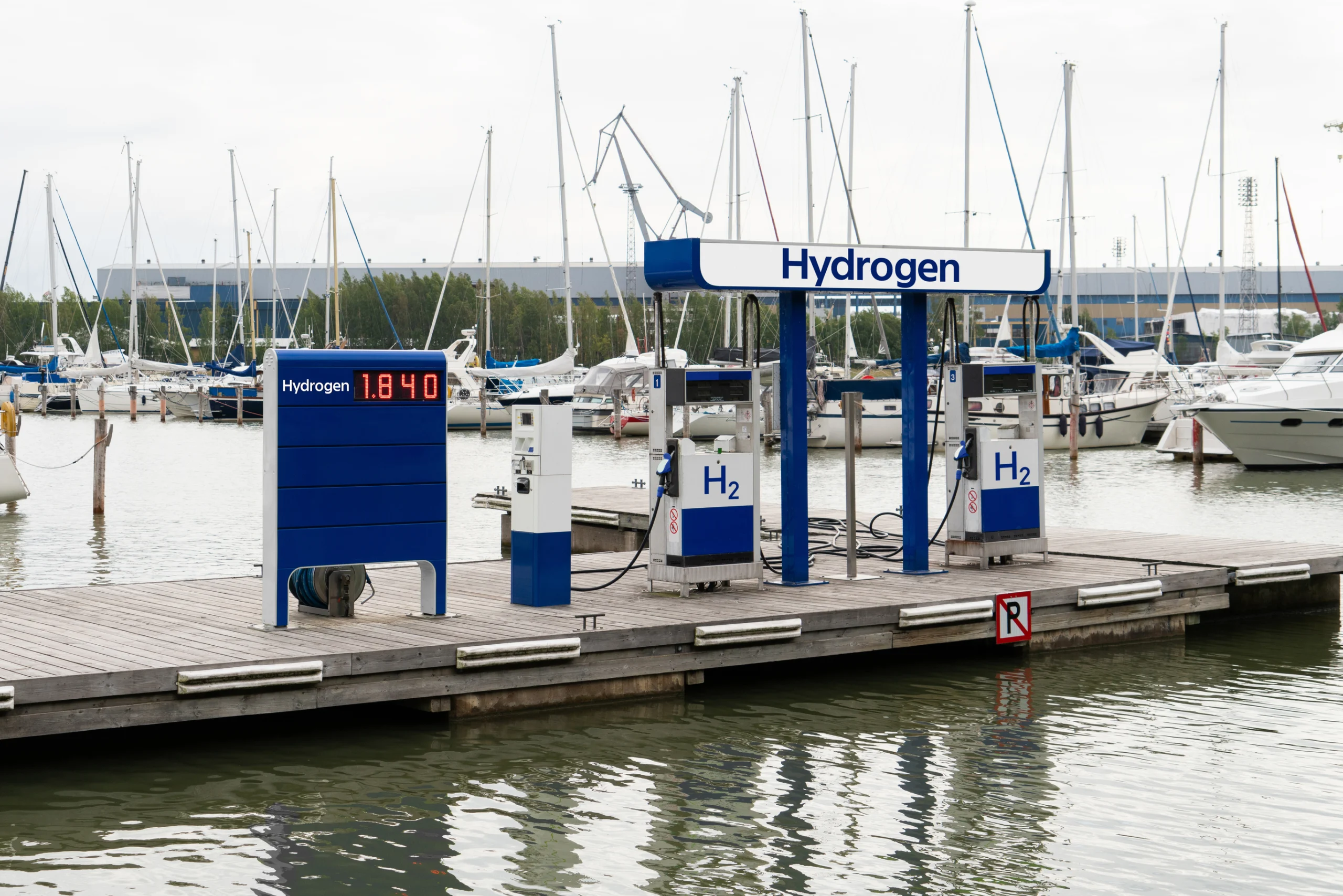 Hydrogen filling station for boats at the pier.