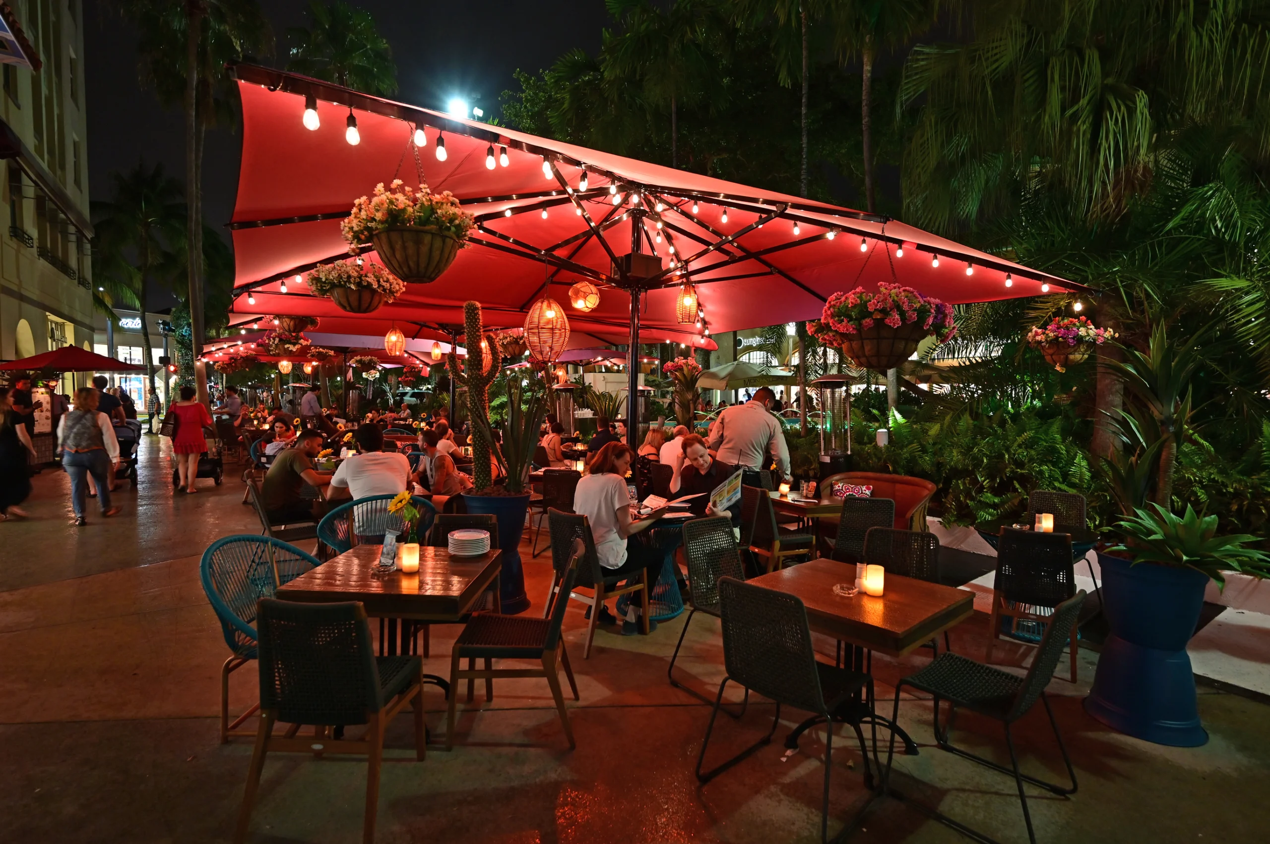 Outdoor restaurant on Lincoln Road Mall in Miami Beach, Florida at night