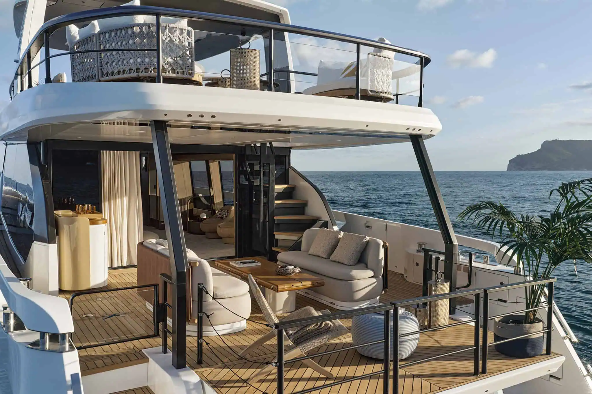 F82-Stern- photo from azimutyachts.com