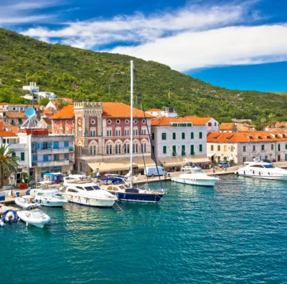 Croatia by Yacht: A Season-by-Season Guide to the Dalmatian Islands 