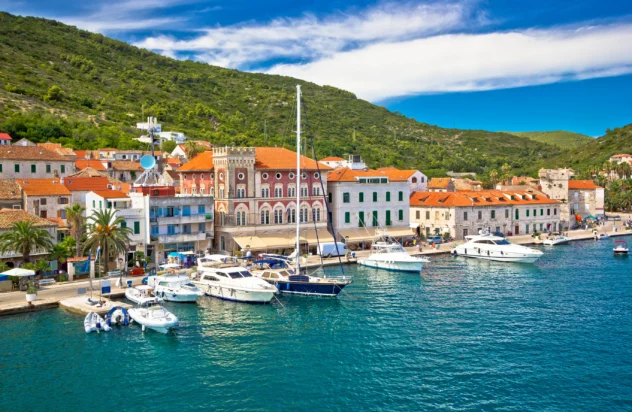 Croatia by Yacht: A Season-by-Season Guide to the Dalmatian Islands 