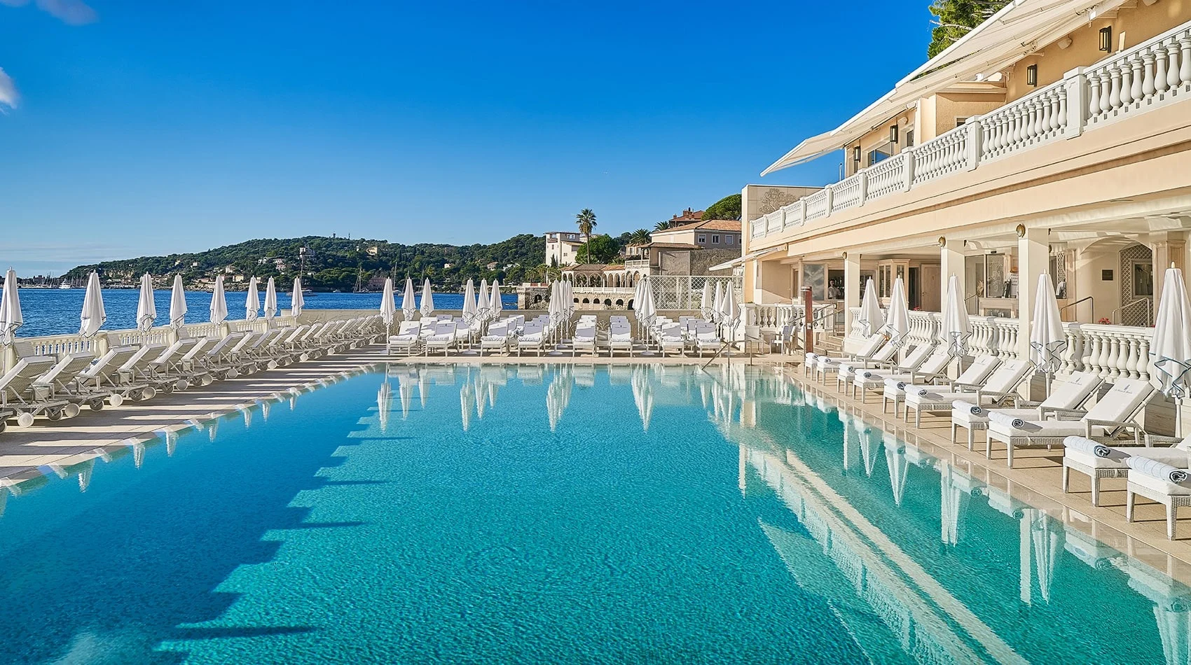 outdoor pool at La Réserve de Beaulieu