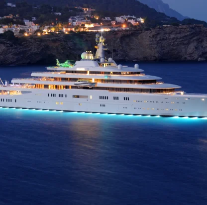 Yacht Charter vs. Luxury Resort: Which Costs More for a Weeklong Vacation?