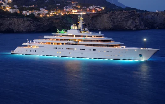 Yacht Charter vs. Luxury Resort: Which Costs More for a Weeklong Vacation?