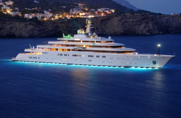Yacht Charter vs. Luxury Resort: Which Costs More for a Weeklong Vacation?